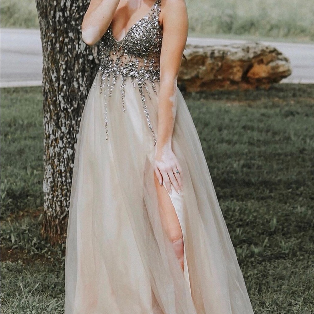 Worn once perfect prom dress!💫